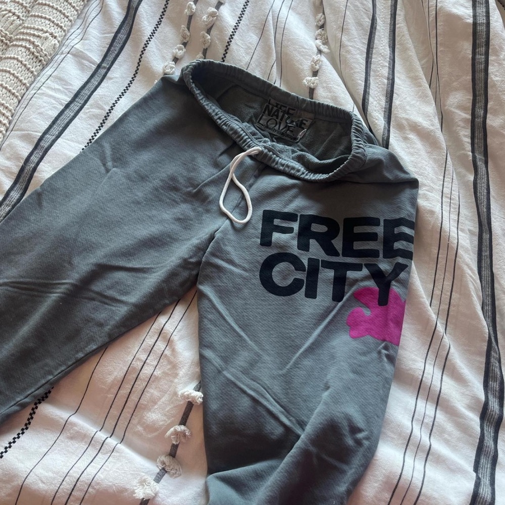 Free city sweats perfect condition